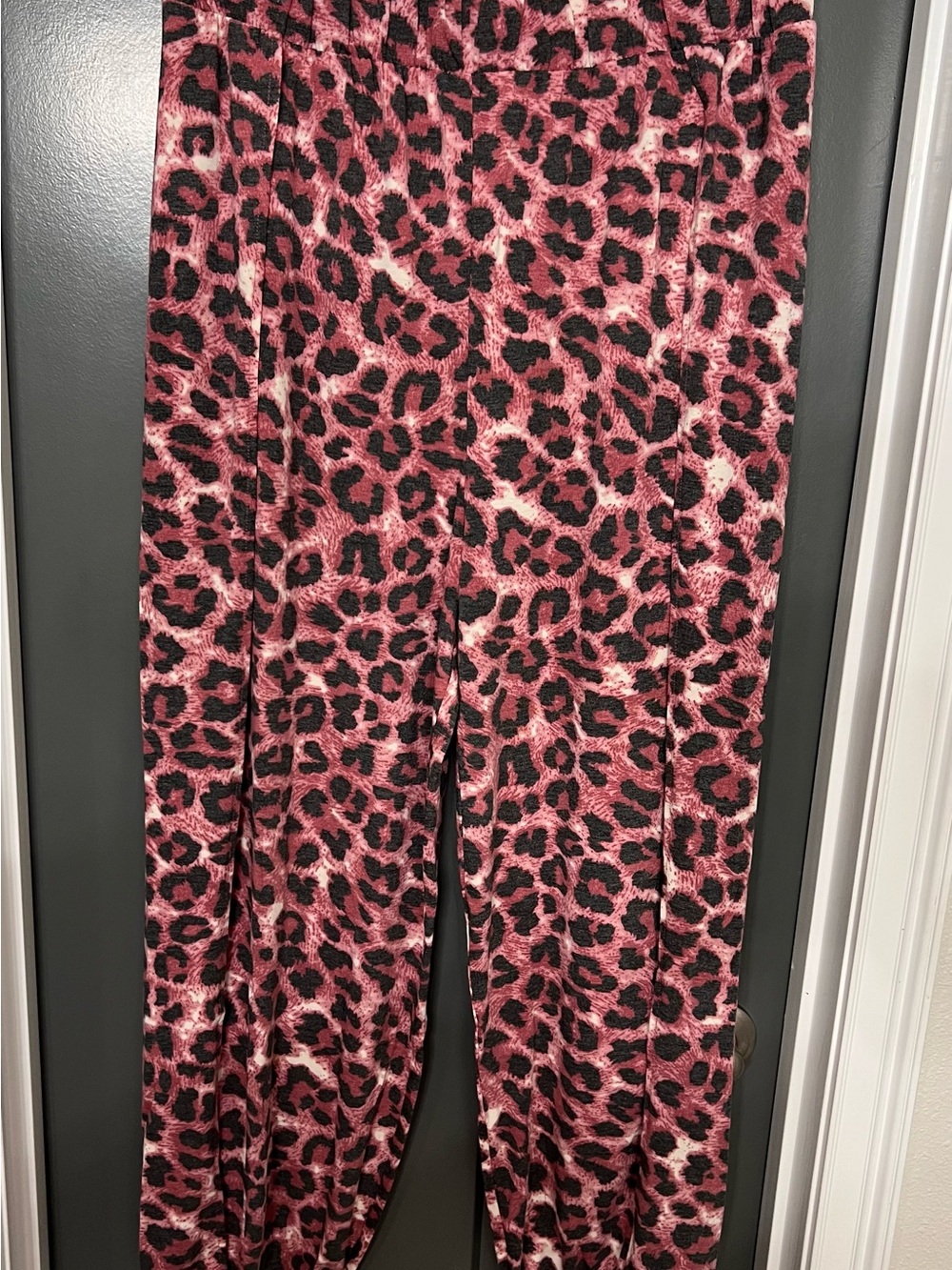 Zenana Outfitters Pink and Black Leopard Print Leggings size XL.